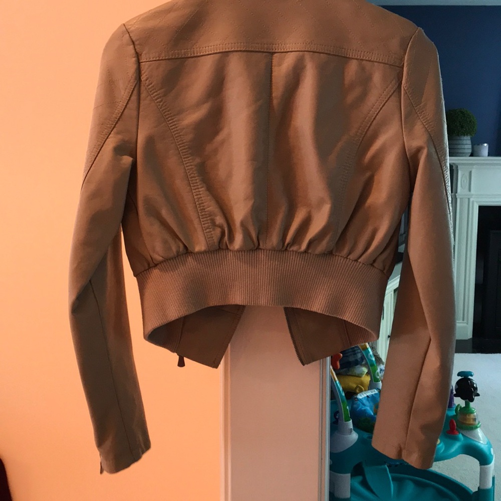 Cream color leather jacket. - Picture 4 of 5
